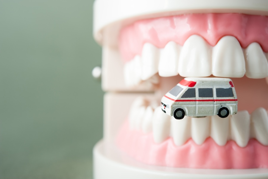dental emergencies, toothache treatment, knocked-out tooth, chipped teeth, lost fillings, dental abscesses, emergency dental care, Cullman Cosmetic & Family Dentistry